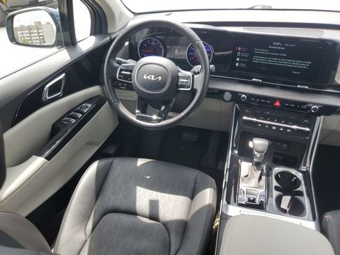 Used 2024 Kia Carnival EX FWD image 17