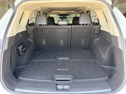 Used 2025 Nissan Rogue SL w/ Tech Package FWD image 33
