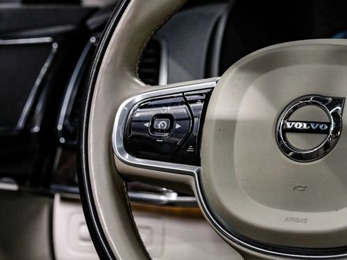 Used 2017 Volvo XC90 T6 Momentum w/ Convenience Package image 17