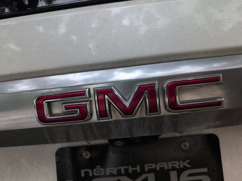 Used 2021 GMC Yukon XL Denali w/ Denali Premium Package RWD image 10