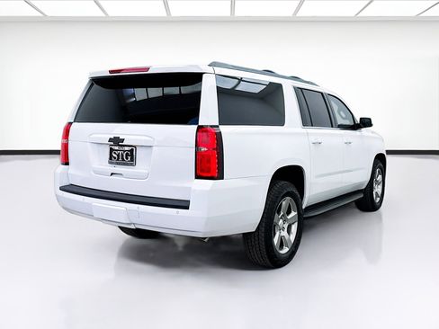 Used 2017 Chevrolet Suburban LT w/ Luxury Package image 4
