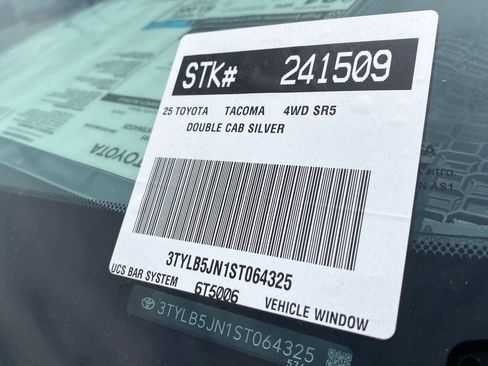 Certified 2025 Toyota Tacoma SR5 AWD/4WD image 18