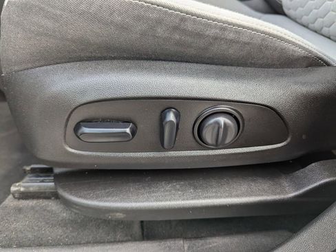 Used 2018 Chevrolet Equinox LT image 18