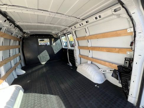Used 2023 GMC Savana 2500 w/ Driver Convenience Package image 21