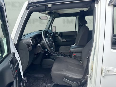 Used 2017 Jeep Wrangler Unlimited Sport w/ Connectivity Group AWD/4WD image 8