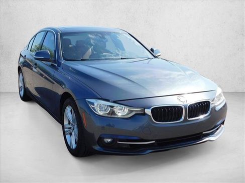 Used 2017 BMW 330i xDrive Sedan AWD/4WD image 5