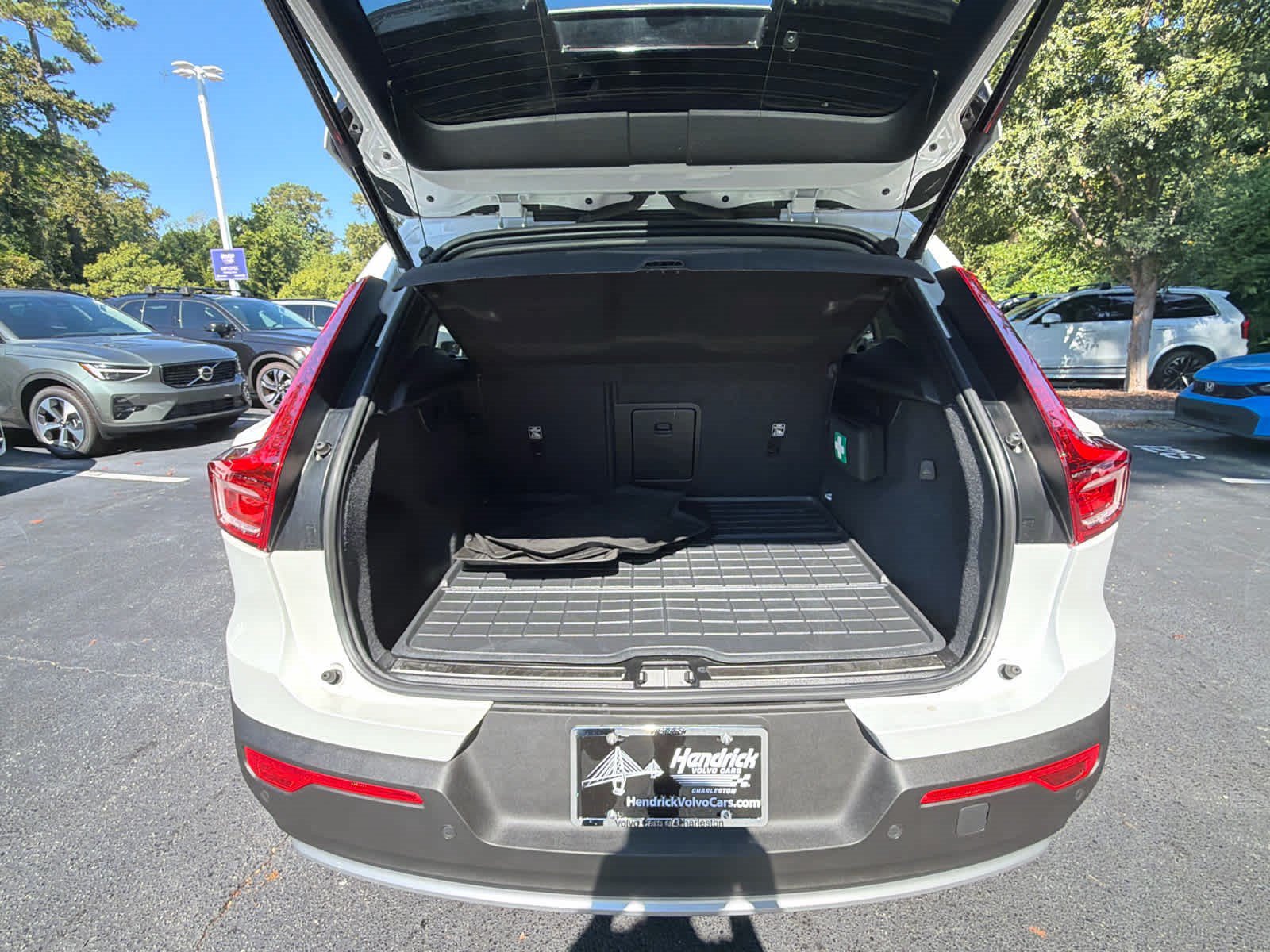 Used 2023 Volvo XC40 B5 Plus w/ Protection Package Premier AWD/4WD image 22