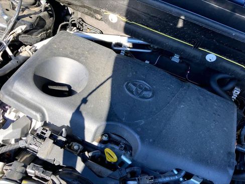 Used 2022 Toyota Venza Limited image 32