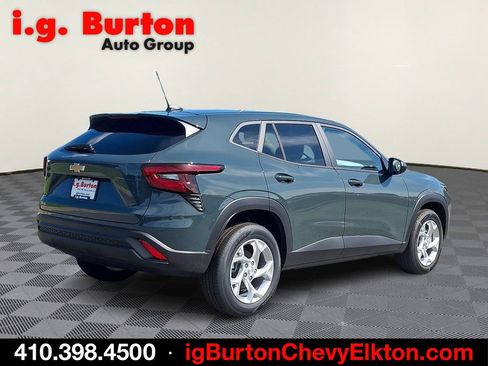New 2026 Chevrolet Trax LS w/ LS Convenience Package FWD image 4