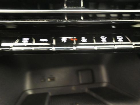 Used 2024 Chevrolet Traverse RS image 28