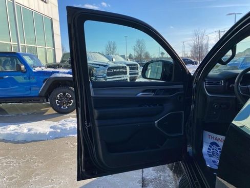 New 2026 Jeep Grand Wagoneer Limited w/ 8-Passenger Seating Package AWD/4WD image 9