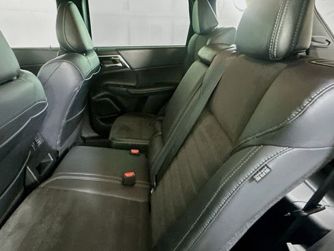 Used 2023 Mitsubishi Outlander SE image 27