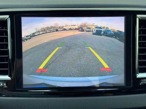 Used 2024 Chrysler Pacifica Touring-L image 23