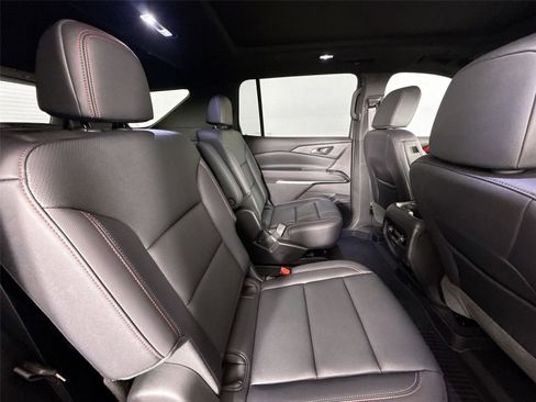 Used 2025 Chevrolet Traverse Z71 w/ Driver Confidence Package AWD/4WD image 40