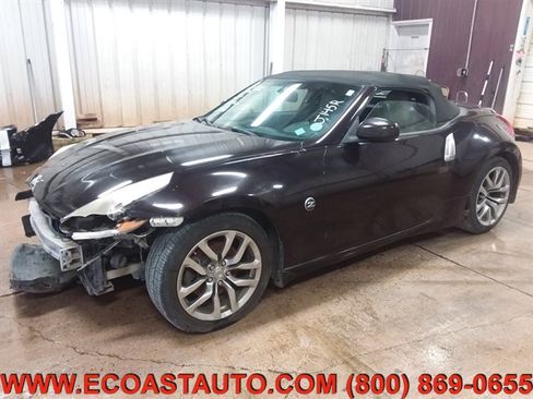 Used 2010 Nissan 370Z Touring image 4
