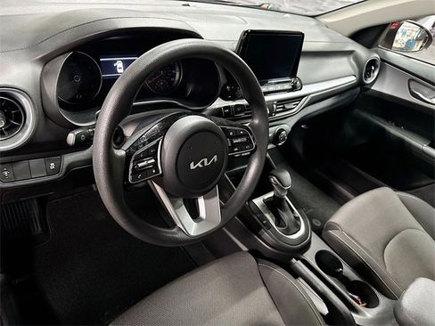 Used 2023 Kia Forte LXS image 9