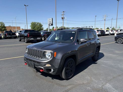 Used 2018 Jeep Renegade Trailhawk AWD/4WD image 21