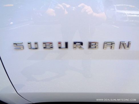 Used 2019 Chevrolet Suburban LT AWD/4WD image 5