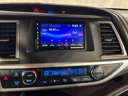 Used 2018 Toyota Highlander XLE AWD/4WD image 20