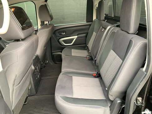 Used 2021 Nissan Titan SV w/ SV Convenience Package image 11