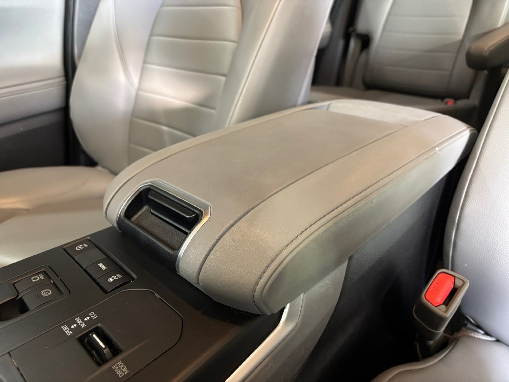 Used 2021 Toyota Highlander XLE FWD image 36