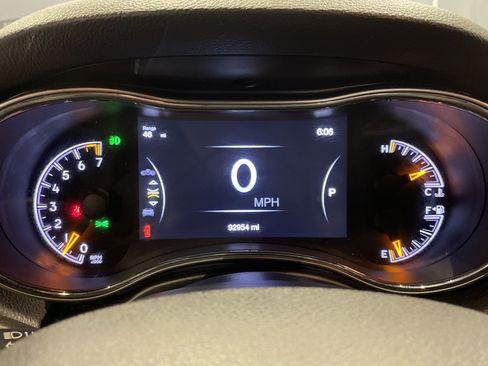 Used 2018 Jeep Grand Cherokee Laredo image 22