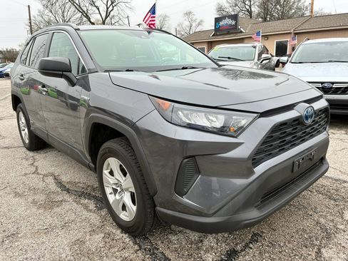 Used 2021 Toyota RAV4 LE image 1