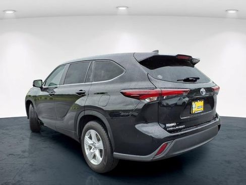 Used 2024 Toyota Highlander LE FWD image 14