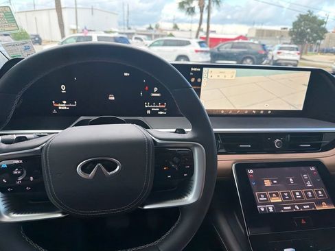 Used 2025 INFINITI QX80 Sensory w/ Exterior Package AWD/4WD image 3