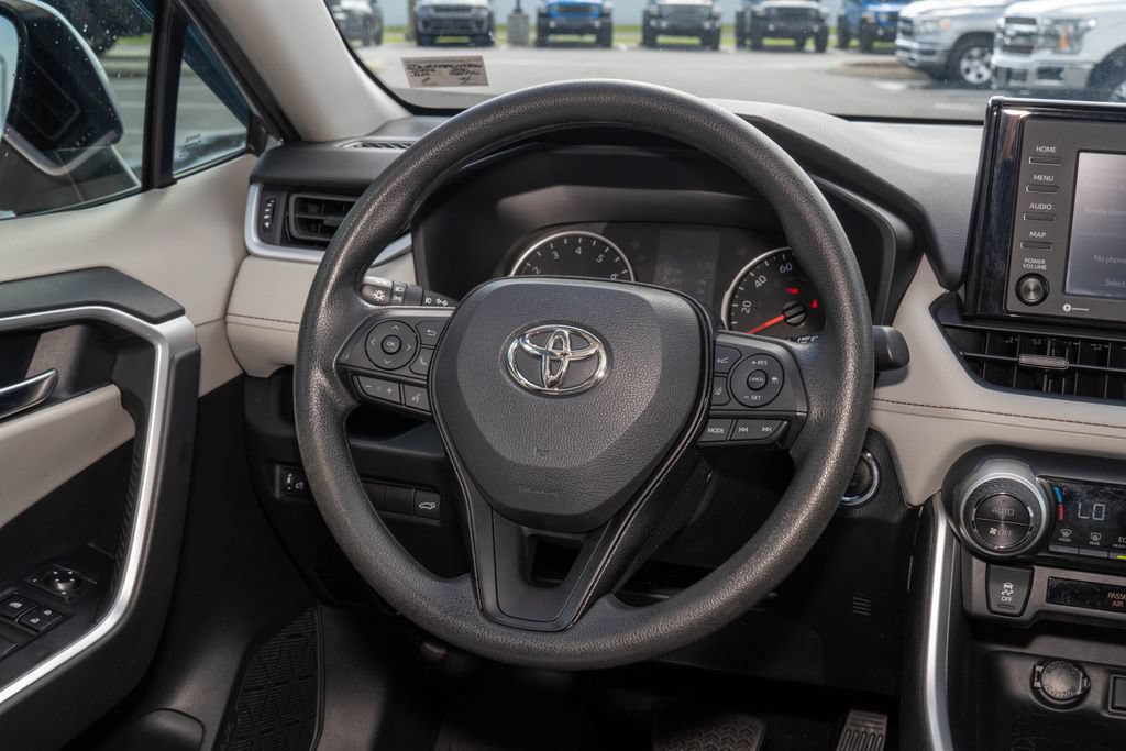 Used 2021 Toyota RAV4 XLE w/ Convenience Package FWD image 20