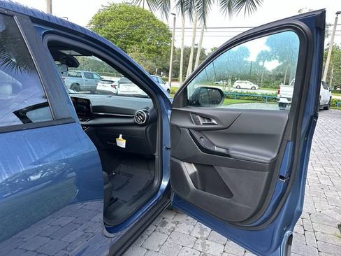 Used 2026 Chevrolet Equinox LT FWD image 23