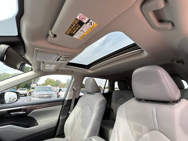 Used 2021 Toyota Highlander Limited AWD/4WD image 43