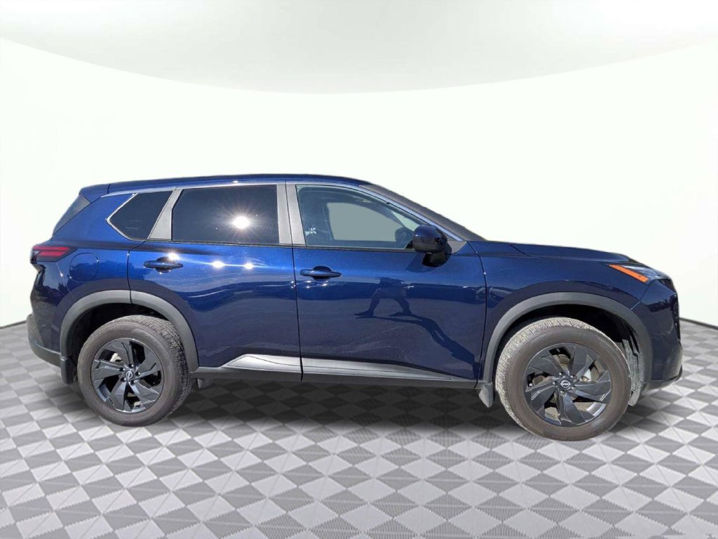 Used 2026 Nissan Rogue SV w/ Cold Weather Package FWD image 2