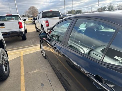 Used 2025 Toyota Camry LE image 27