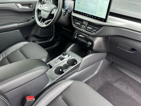 New 2025 Ford Escape SE image 13