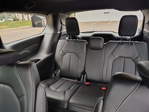 New 2026 Chrysler Pacifica Select image 31