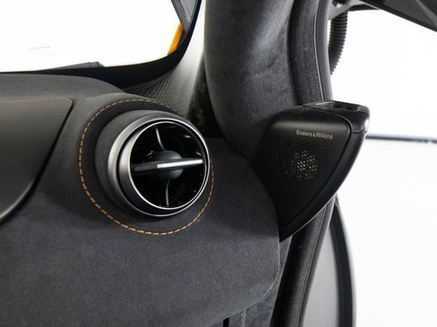 Used 2025 McLaren 750S RWD image 29