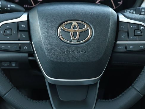 New 2026 Toyota Sienna XLE FWD image 19