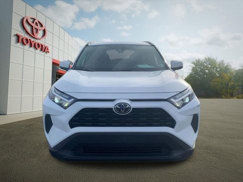 Used 2025 Toyota RAV4 XLE AWD/4WD image 8