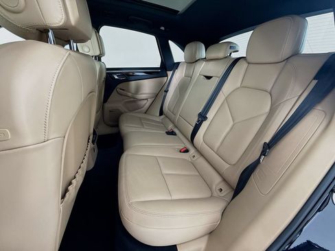 Certified 2025 Porsche Macan AWD/4WD image 25