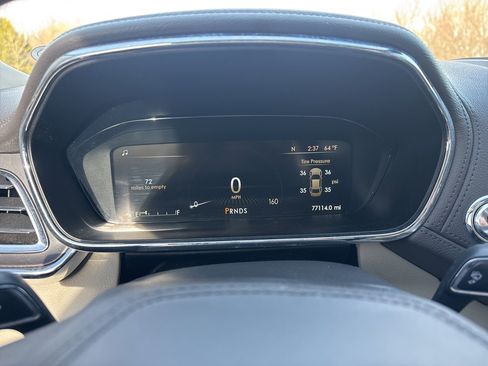 Used 2019 Lincoln Continental Select image 17