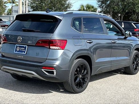 Certified 2022 Volkswagen Taos SE w/ Panoramic Sunroof Package image 5