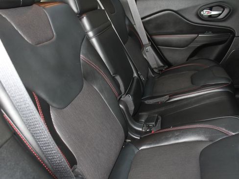 Used 2015 Jeep Cherokee Trailhawk w/ Comfort/Convenience Group image 15