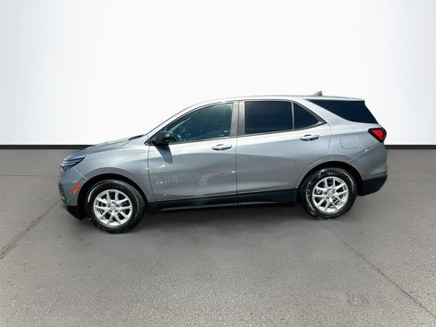 Used 2023 Chevrolet Equinox LS w/ LS Convenience Package FWD image 4