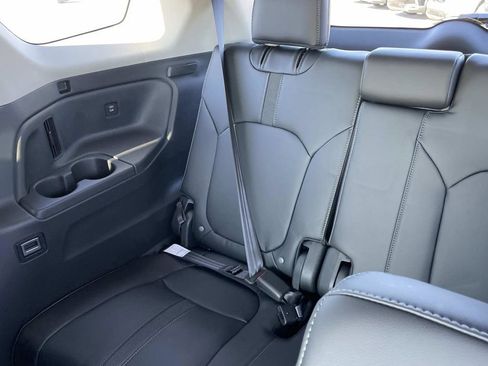 New 2025 Honda Pilot EX-L image 9