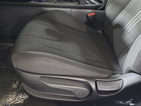 Certified 2025 Hyundai Elantra Sport FWD image 23