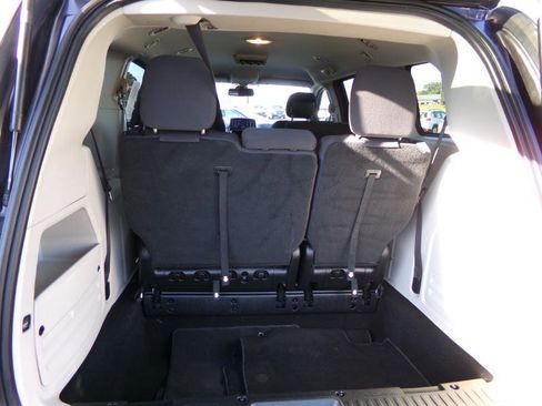 Used 2019 Dodge Grand Caravan SE w/ UConnect Hands-Free Group image 31