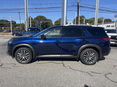 Used 2025 Nissan Pathfinder SL w/ SL Premium Package image 6