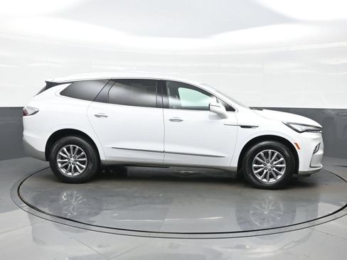 Used 2022 Buick Enclave Essence AWD/4WD image 10