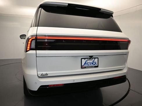 New 2026 Lincoln Navigator L Premier AWD/4WD image 24